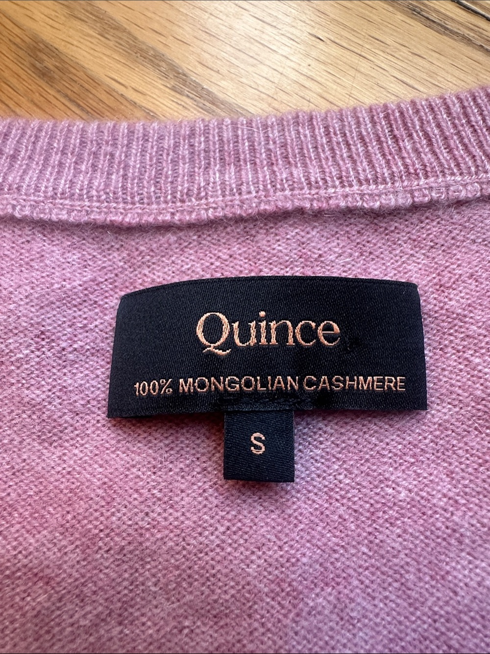 Quince 💯 Mongolian Cashmere V neck Sweater - Heathered Mauve S - Picture 2 of 4